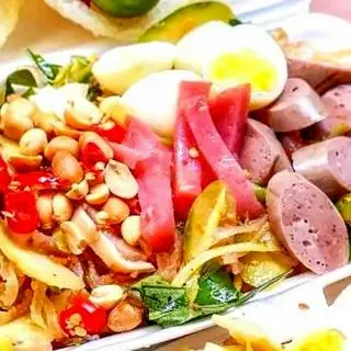 Tré trộn nem chua - 50.000 ₫ tại Tré Trộn & Chân Gà Rút Xương Cô Sáu - Trần Văn Hoàng