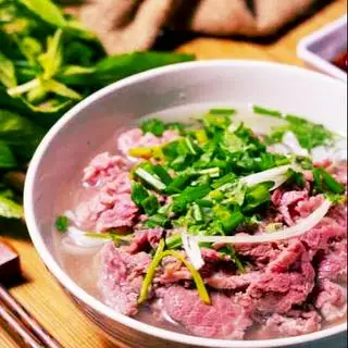 Phở tái - 60.000 ₫ tại Phở 82 - Nguyễn Cửu Vân