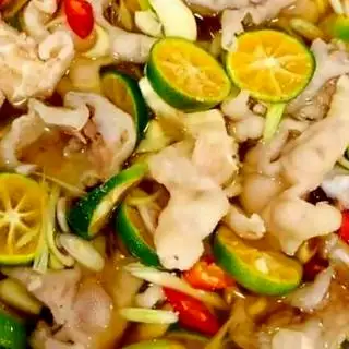 Hình ảnh Chân gà rút xương ngâm sả tắc