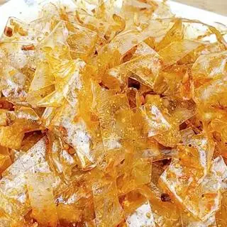 Hình ảnh Bánh tráng trộn sa tế tỏi phi + tóp mỡ giòn giòn