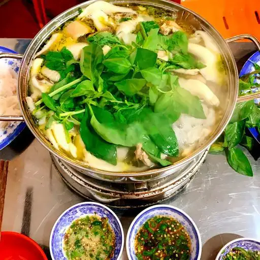 Lẩu gà lá é vừa - 295.000 ₫ tại Lẩu Gà Lá É Phú Yên - Trường Sa