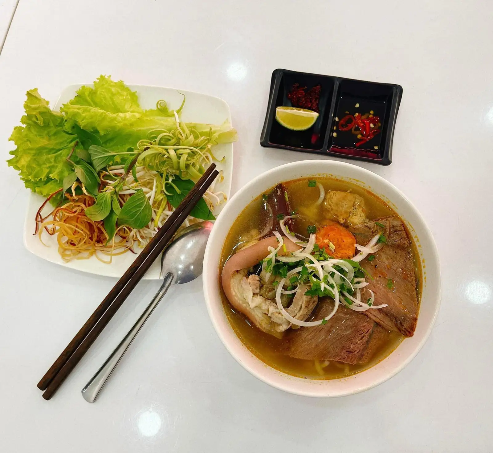 Đặc biệt có bắp bò (Ghi chú lấy Sườn bò hoạt Giò heo) - 90.000 ₫ tại Bún Bò Gốc Huế An Cựu Xưa - Cao Lỗ