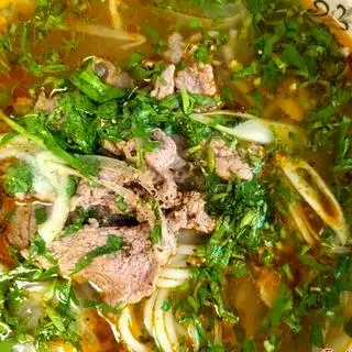 Bún bò tái - 50.000 ₫ tại Bún Bò Huế Cô Nga - Lạc Long Quân