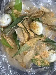 Hình ảnh Bánh Tráng Ủ Bơ Muối Sặc Trứng Cút
