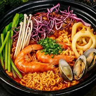 Mì kim chi hải sản - 78.000 ₫ tại Mì cay Cherry's - Cơm & Chân Gà - Huỳnh Khương An