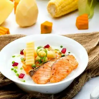 Cháo cá hồi sốt gấc - 27.000 ₫ tại Family Soup - Cháo Dinh Dưỡng - Bùi Đình Túy