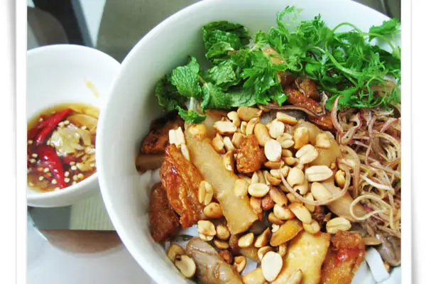 mì Quảng chay - 30.000 ₫ tại Cơm Chay Thuần Khiết - Lê Văn Lương