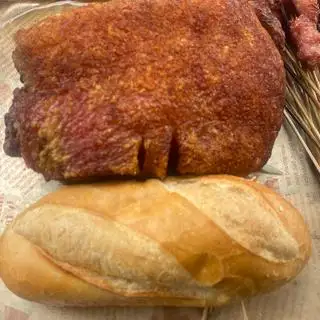 Bánh Mì Heo Quay Đặc Biệt - 42.000 ₫ tại Món Ngon Đường Phố - Bánh Mì & Bún Thịt Nướng - Võ Thành Trang