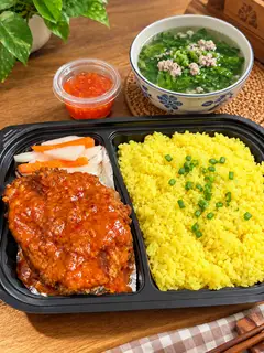 Hình ảnh Cơm Má Đùi Sốt Cay Tê