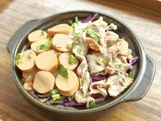 Mì cay bò xúc xích  ( tặng 1ly nước ngọt)  - 67.000 ₫ tại Mì Cay Hwasan - Phan Văn Năm