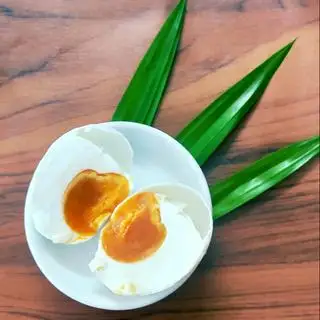 Trứng muối - 15.000 ₫ tại Cháo Trắng Lá Dứa Ba Chị Em