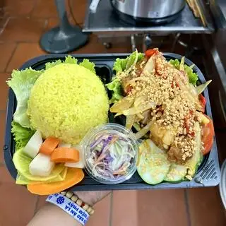 Hình ảnh cơm má đùi chiên mắm tỏi