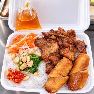 Hình ảnh Bún thịt nướng chả giò