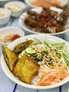 Hình ảnh bún nem cua bể