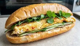Hình ảnh Bánh Mì Pate Trứng