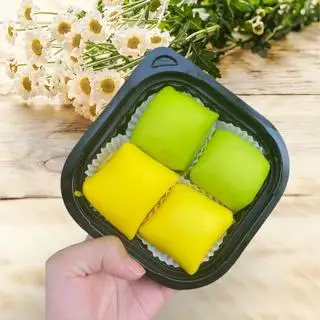 Crepe sầu riêng hộp 4 - 70.000 ₫ tại  Mẹ Zuka - Tiệm Bánh Crepe Sầu Riêng & Bánh Ngọt - Lê Đức Thọ