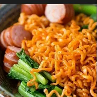 Hình ảnh Mì xào xúc xích