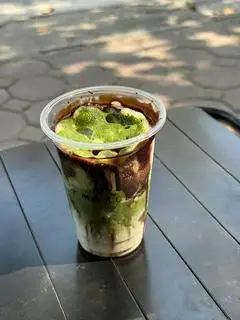 Hình ảnh Matcha latte sốt chocolate