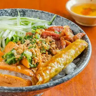 Bún thập cẩm - 45.000 ₫ tại Nem Nướng Đà Lạt Cô Út - Gò Dầu