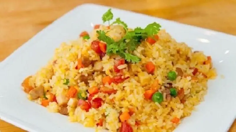 Hình ảnh Cơm chiên dương châu + Bò lúc lắc