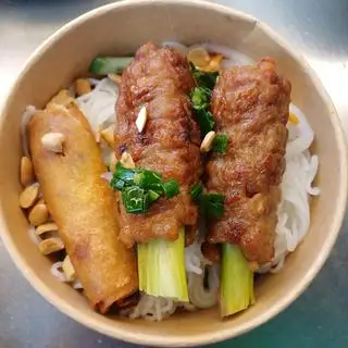 Bún nem nướng  - 48.000 ₫ tại Bánh Mì & Bún Thịt Nướng Anh Thư - Tôn Đản