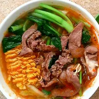 Hình ảnh Mì chua cay thập cẩm