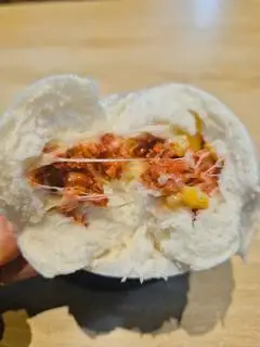 Hình ảnh Bánh bao phô mai xá xíu