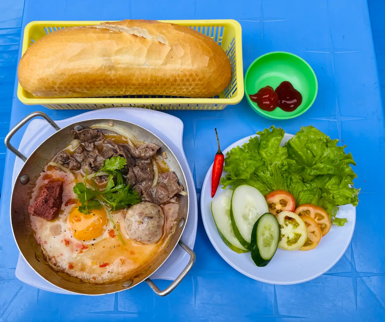 Số 15 : Bò - Trứng - Pate - Xíu Mại - 51.000 ₫ tại Bò Né & Bánh Mì Chảo A Kiệt - Phạm Thế Hiển
