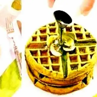 Hình ảnh Waffe trà xanh kẹp chuối
