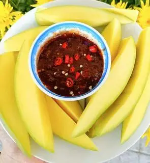 Hình ảnh Xoài Keo 400g kèm mắm ruốc muối ngon