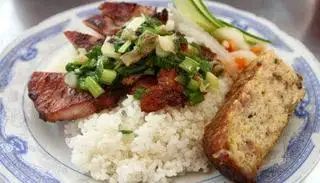 Cơm Sườn Chả  - 54.000 ₫ tại Cơm Tấm Giang - Võ Oanh