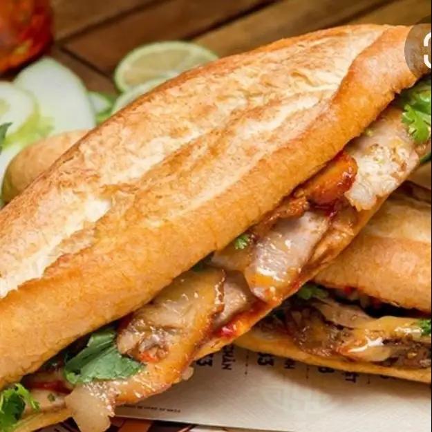 Bánh mì heo quay - 40.000 ₫ tại Lò Heo Quay A Tủn - Bến Vân Đồn
