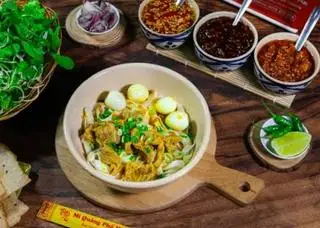Hình ảnh mỳ quảng thịt trứng 