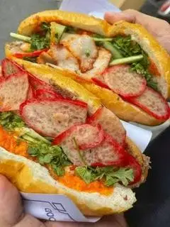 Hình ảnh Bánh xúc xích truyền thống