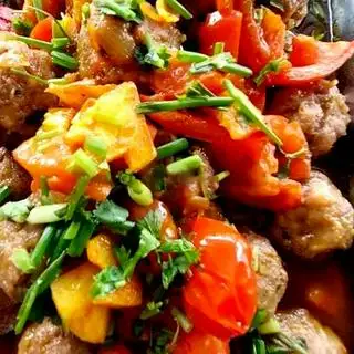 Hình ảnh Cơm xíu mại sốt cà