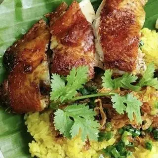 Xôi gà quay - 46.000 ₫ tại Xôi - Bánh Mì Cô Phượng - Nguyễn Gia Trí
