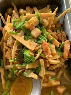 Hình ảnh Cơm thịt kho măng