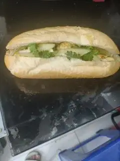 Hình ảnh Bánh mỳ pate trứng