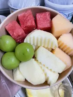 Hình ảnh COMBO TRÁI CÂY MIX ĐẸP DA (DƯA HẤU- TÁO- NHO- DƯA LƯỚI)