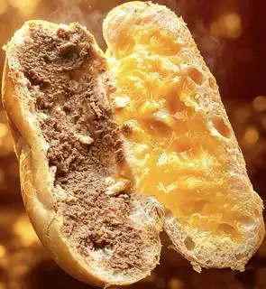 Hình ảnh Bánh Mỳ Pate + Sốt Béo