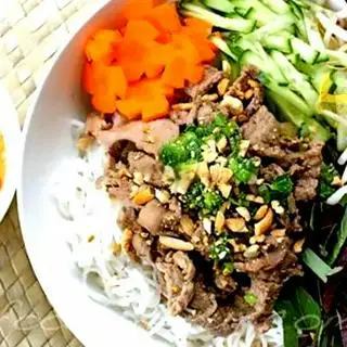 Bún bò xào - 50.000 ₫ tại Bún Thịt Nướng A Trưởng - Vạn Kiếp