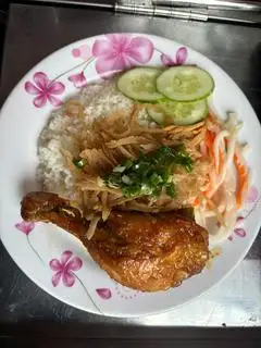 Cơm Gà Bì - 60.000 ₫ tại Cơm Tấm Cô Linh - Vạn Kiếp