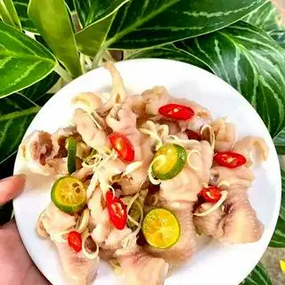 Hình ảnh Chân gà rút xương ngâm xả tắc