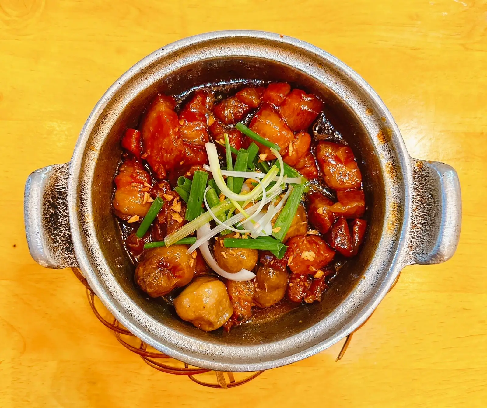 BA CHỈ KHO NẤM RƠM - 109.000 ₫ tại MeLyFood - Nhà Hàng Cơm Niêu & Cua Singapore - Sư Vạn Hạnh