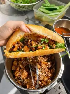 Hình ảnh Bánh mì thịt xíu