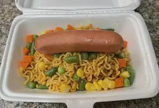 Hình ảnh Mì trộn xúc xích