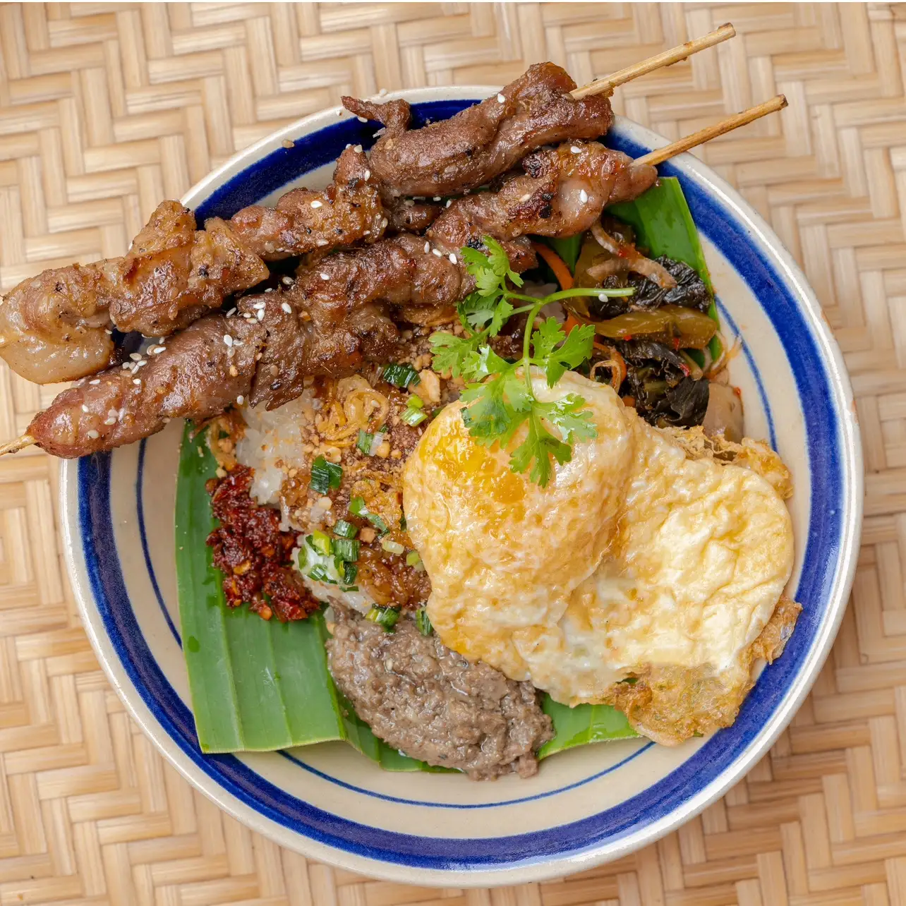 Xôi 2 Xiên Nướng Ốp Đào Pate - 65.000 ₫ tại Xôi Xì Xèo - Xôi Xiên Nướng Ốp Đào & Xôi Thịt Kho Chả Sụn - Đường Số 4