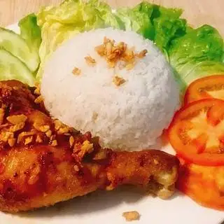 Hình ảnh Cơm Gà Sốt Mắm Tỏi