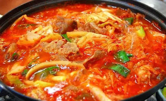 Hình ảnh canh kim chi đậu phụ thịt bò + cơm trắng