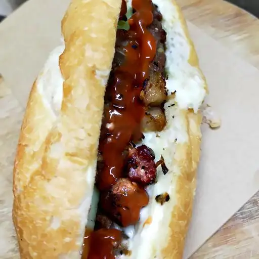 Hình ảnh Bánh mỳ kẹp 2 thịt xiên